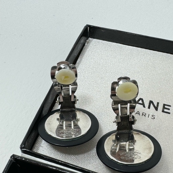 CHANEL vintage ear clips /earrings by Karl Lagerfeld year 1996 black - Picture 3 of 5